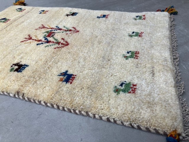 ペルシャ絨毯　ギャッベ　サイズ約50×73㎝ - 画像4