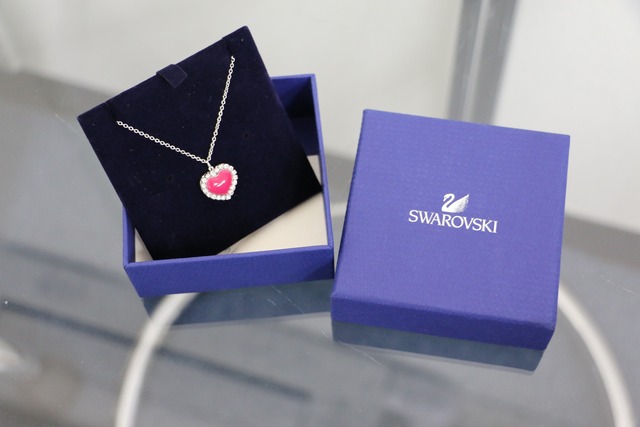 SWAROVSKI　プチハートペンダント