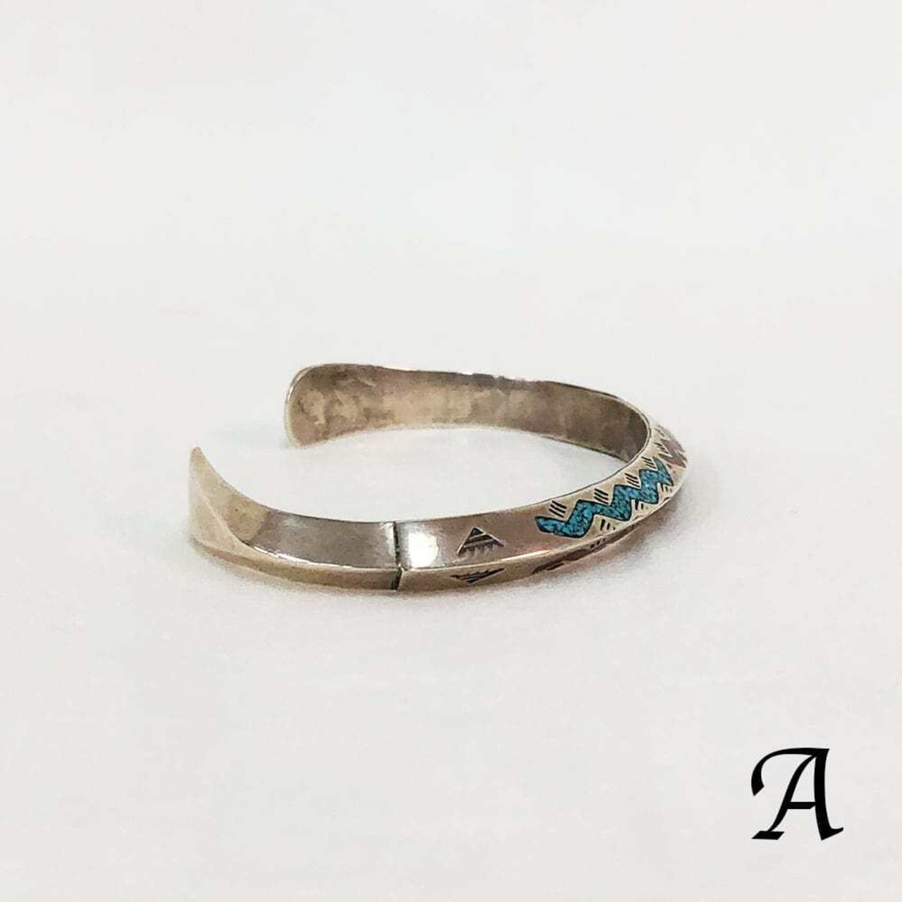 INDIAN JEWELRY(インディアンジュエリー)】Navajo Tip Inlay Bnagle by Ray.B ナバホ チップインレイ バングル Ray.B作