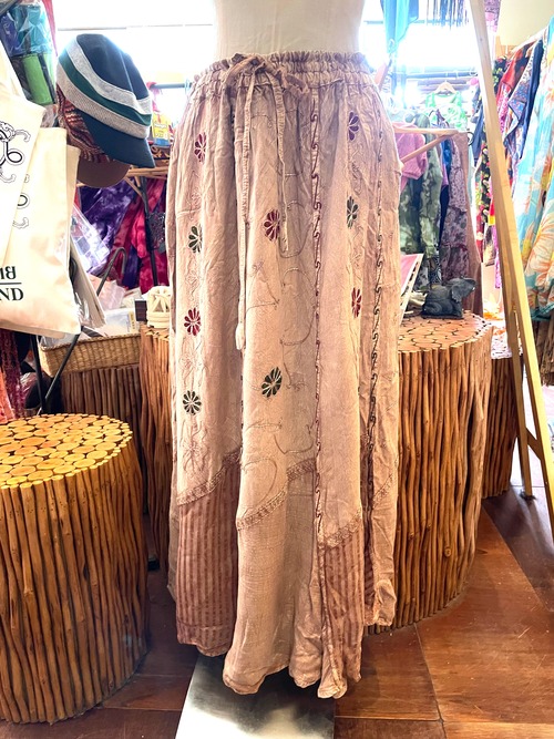 ロングスカート スカート マキシ丈 体型カバー 大きめ インド刺繍 刺繍スカート アジアンスカート インドスカート エスニックファッション アジアンファッション 柄スカート スモーキーピンク ＊ アジアン雑貨 No.120