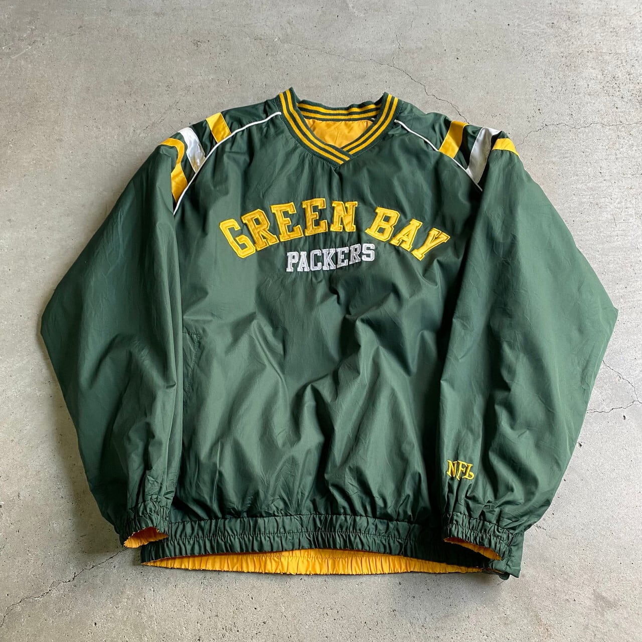 NFL GREENBAY PACKERS グリーンベイ・パッカーズ リバーシブル Vネック ウォームアッププルオーバー メンズL相当 古着  チームロゴ刺繍 ビックロゴ ナイロンジャケット グリーン 緑色 イエロー 黄色【ナイロンジャケット】【SA2204】 | cave  古着屋【公式】古着通販サイト