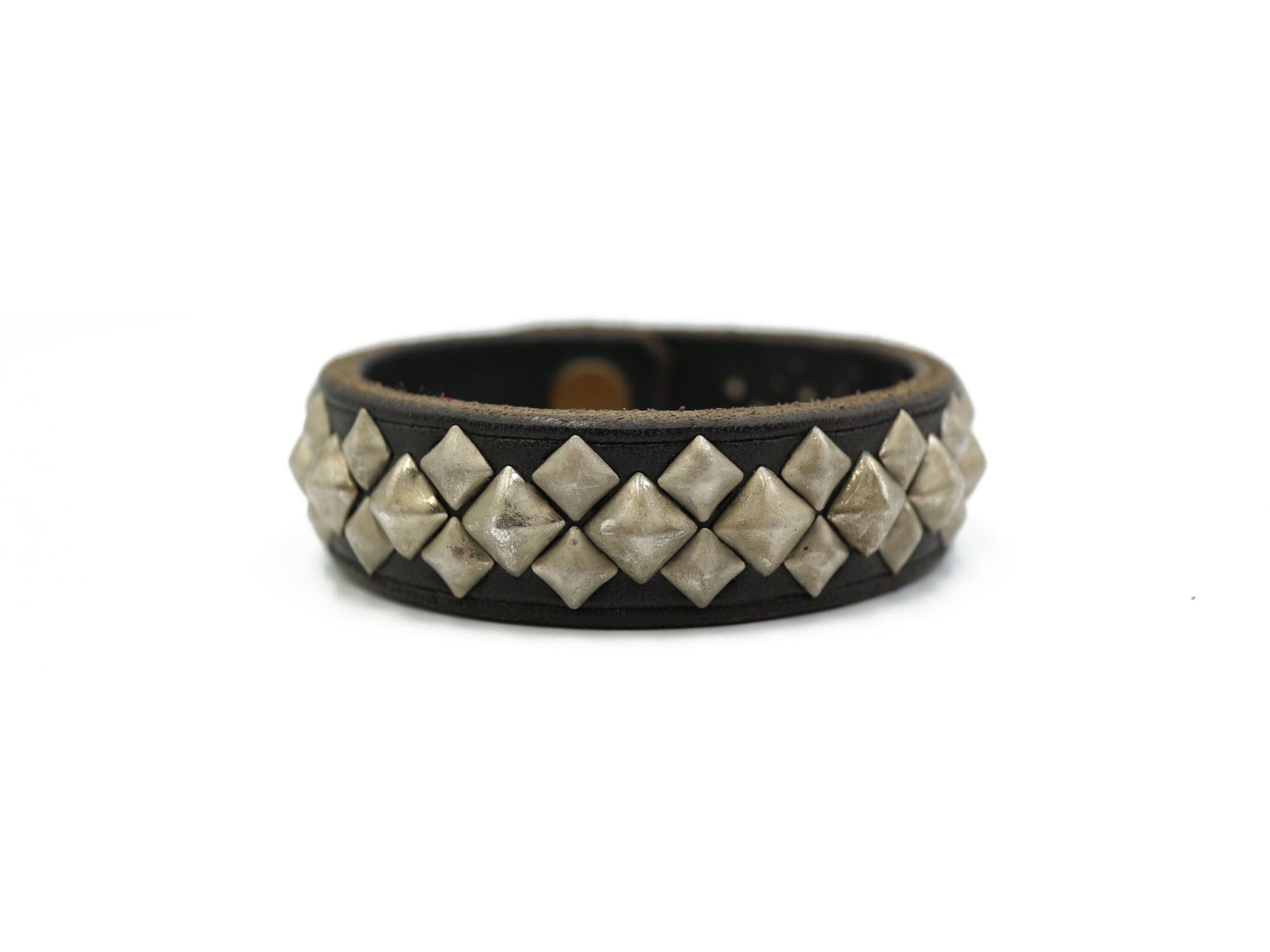 LEATHER STUDDED BANGLE (GF PYRAMID)