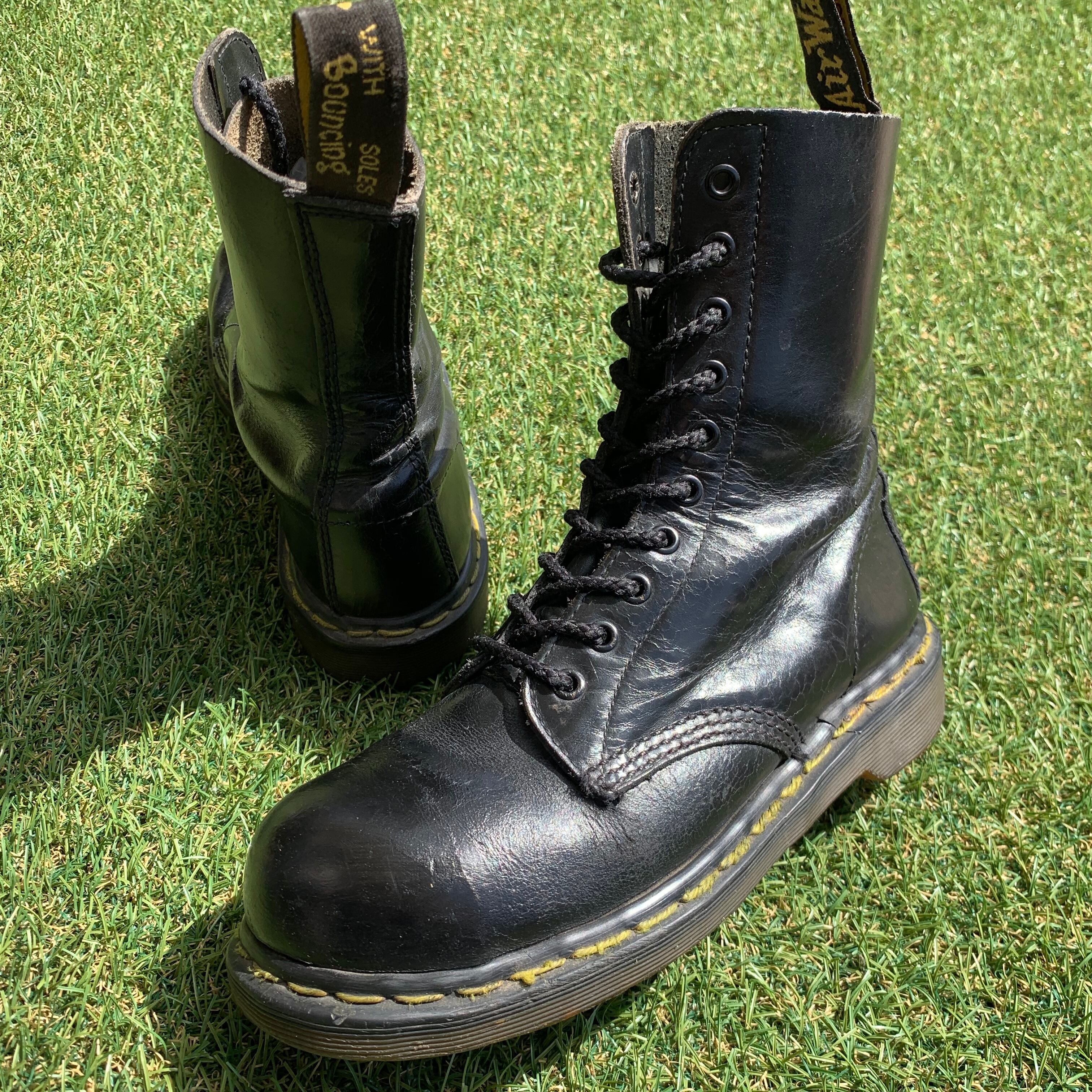 イングランド製！ Dr.Martens ドクターマーチン スチールトゥ10ホール