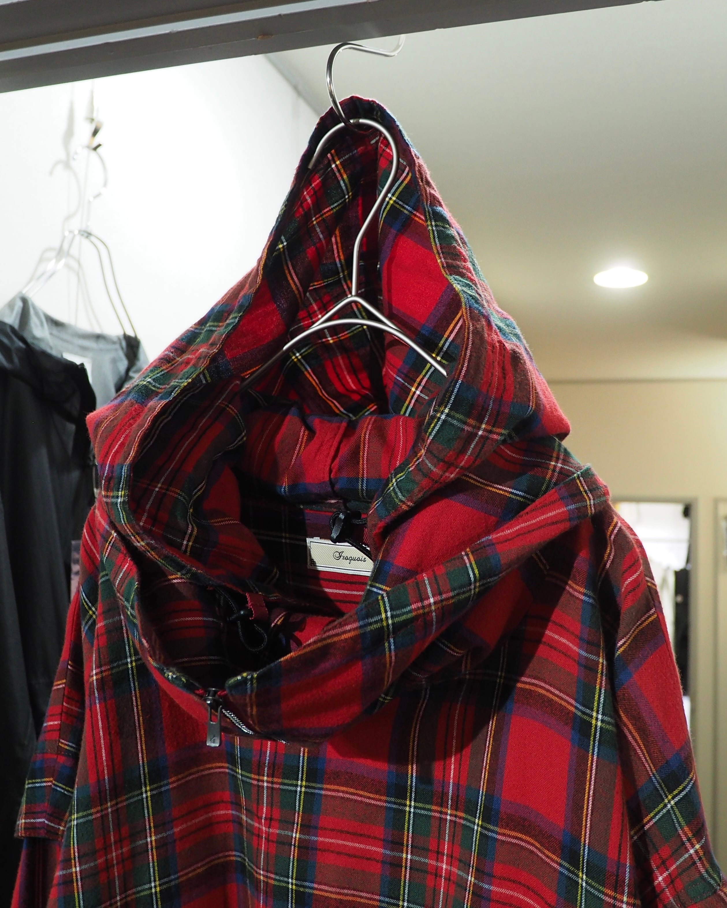 " Iroquois ‐ 変形 " Tartan check pattern Over silhouette Hoodie