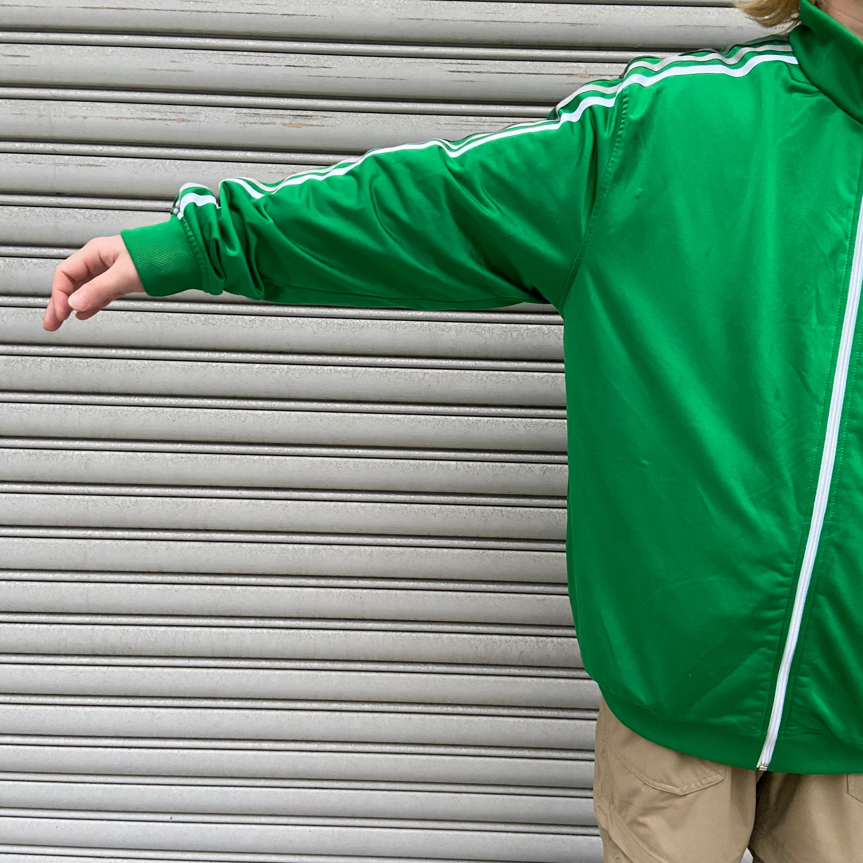 【人気グリーン】adidasフリースパーカー両面刺繍ロゴ緑ストリートXL