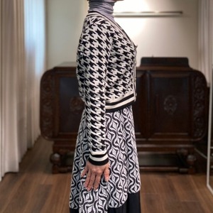 staggered pattern knit cardigan black/white