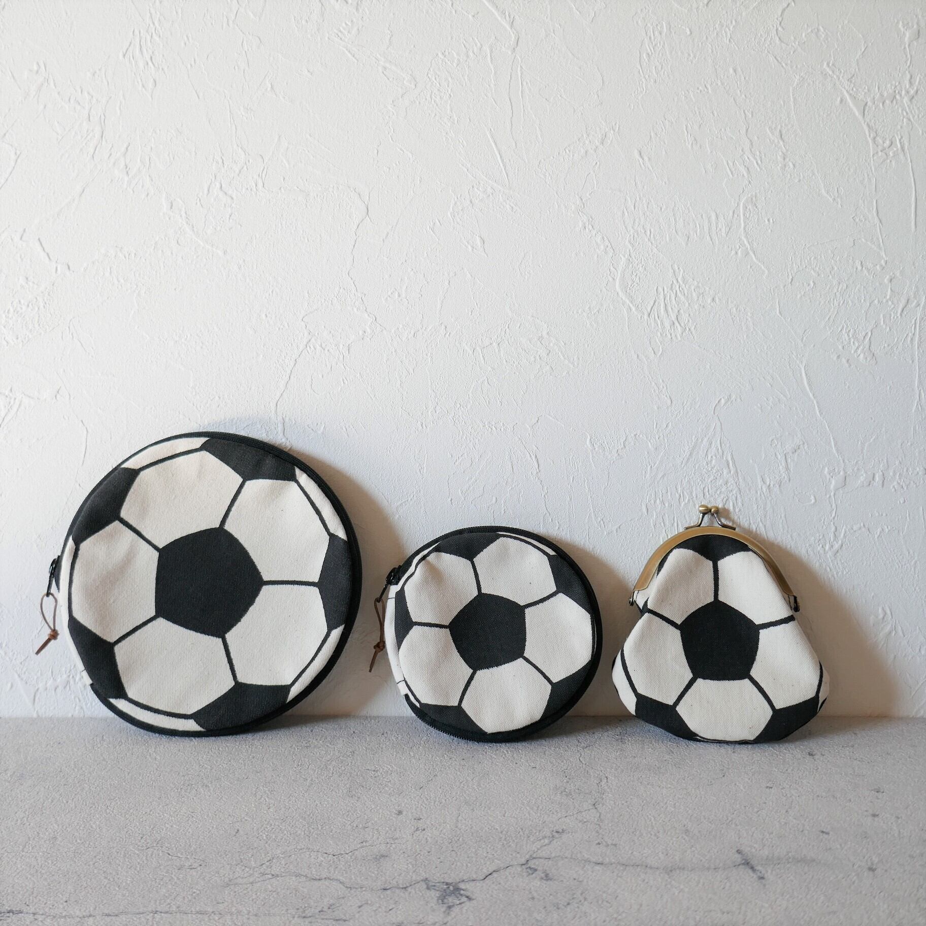 サッカーボールポーチ | zakka 7070ーオリジナルテキスタイル、手染め