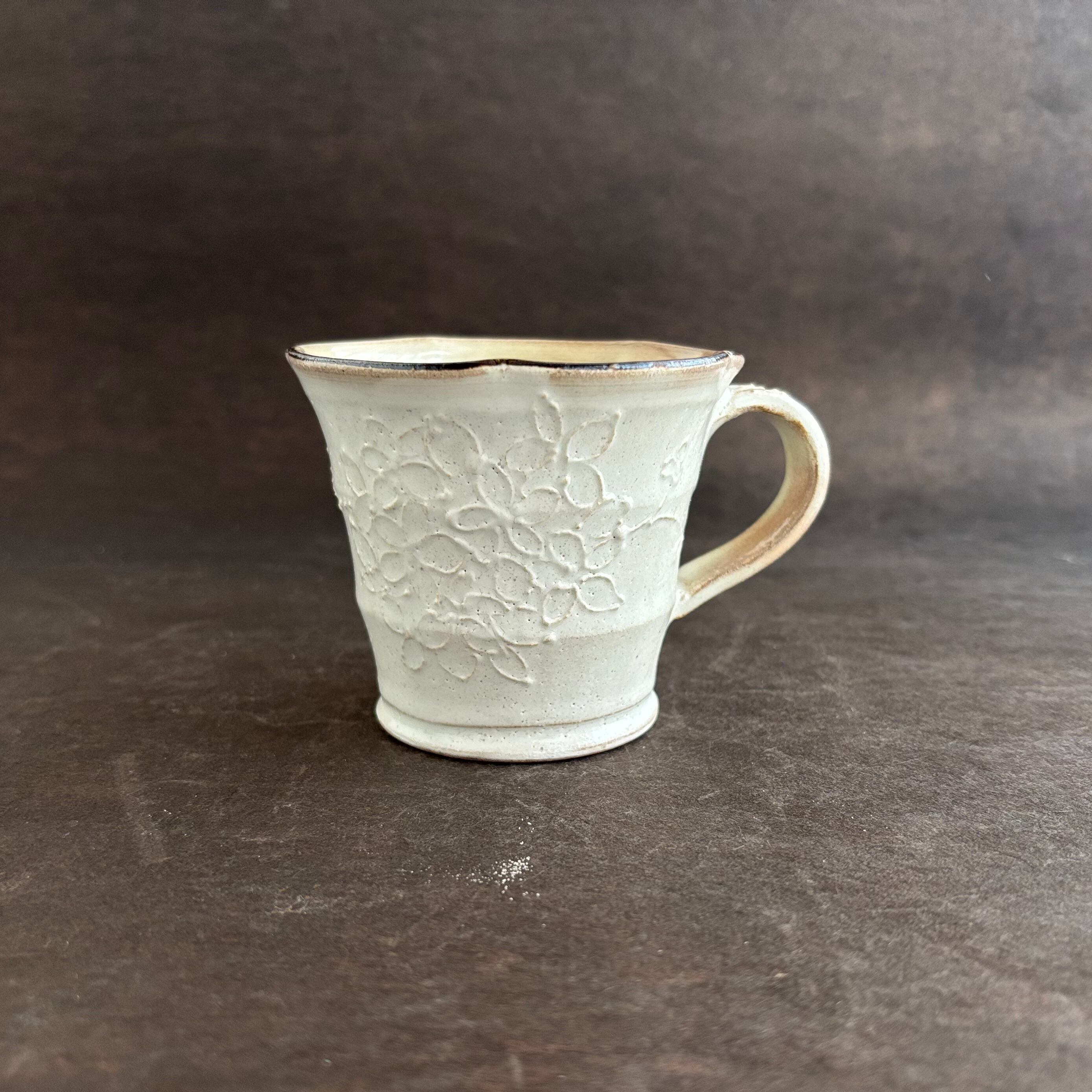 土和のルリエフ　粉引き　お花形ミニマグカップ