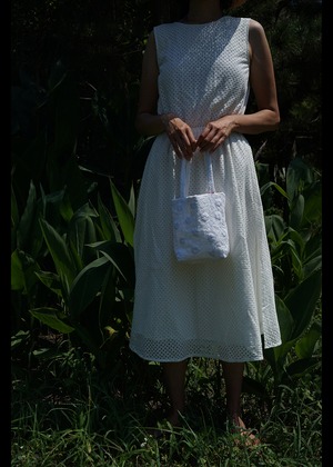 eavamの刺繍バッグ：リアンハー／白（S）　yeb：rian ha／white（S）