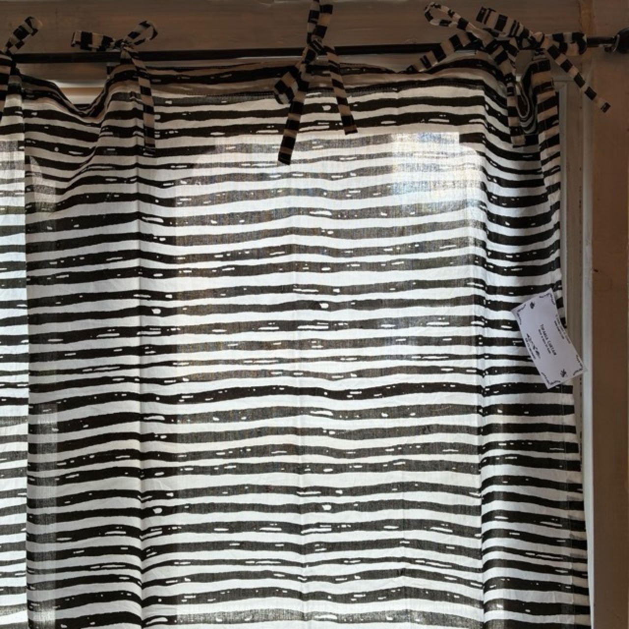 TOPANGA Homefurnishing India Cotton Voile Black Pinstripe curtain　インド　コットンボイルブラックピンストライプカーテン　110×180cm　ホワイト　白　ブラック　黒　綿　ナチュラル　腰高窓　レースカーテン　薄手　カーテンポール　暖簾