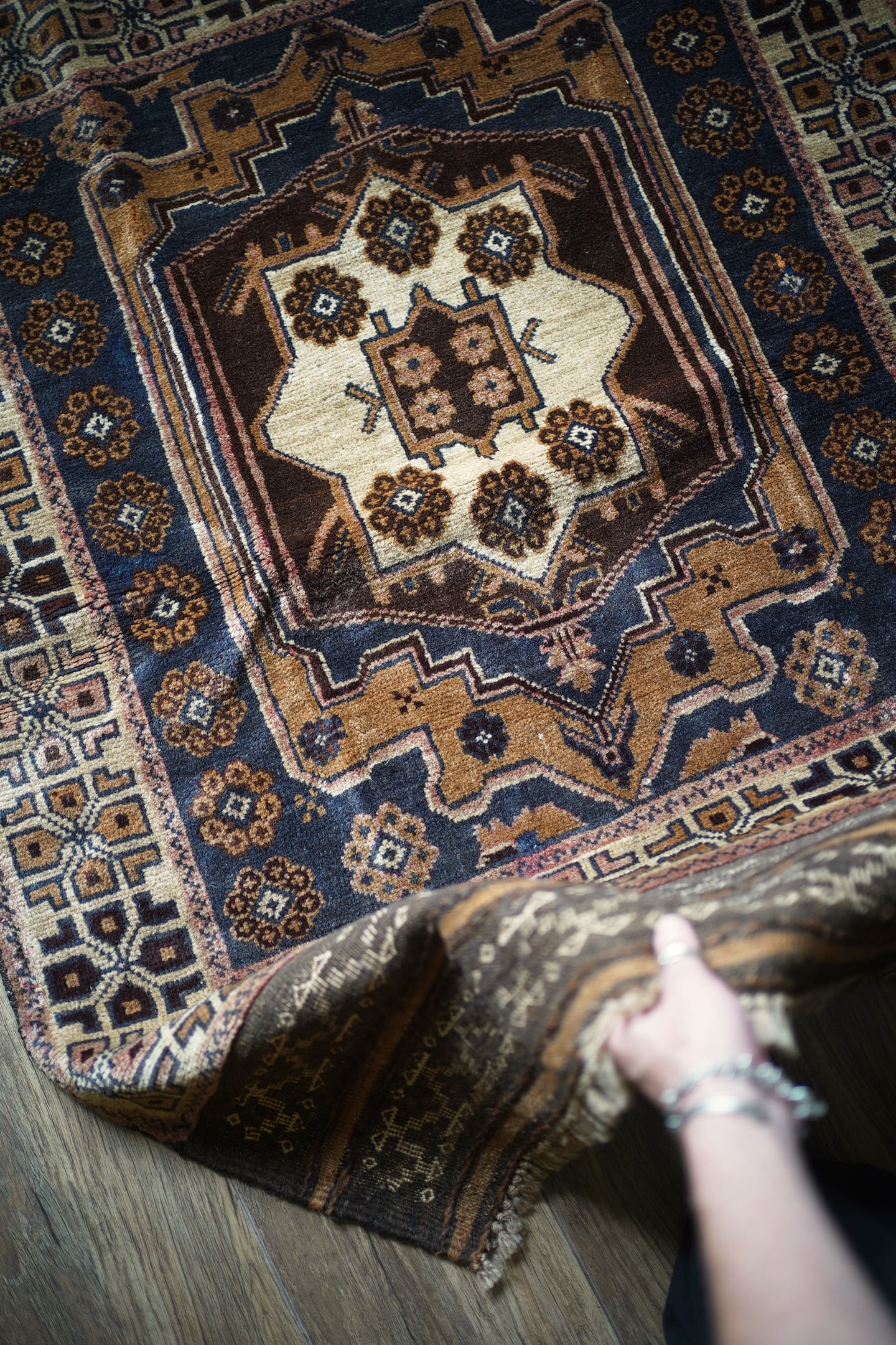 Medium Size | ヴィンテージラグ専門店 TIME RUG （ペルシャ絨毯