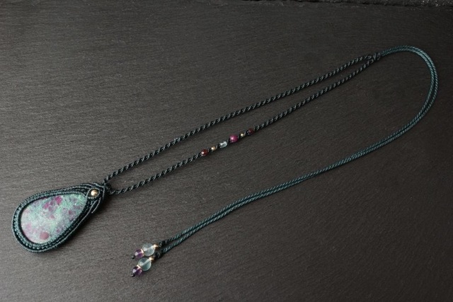 ルビーインフックサイトのマクラメネックレス - tree of hope -