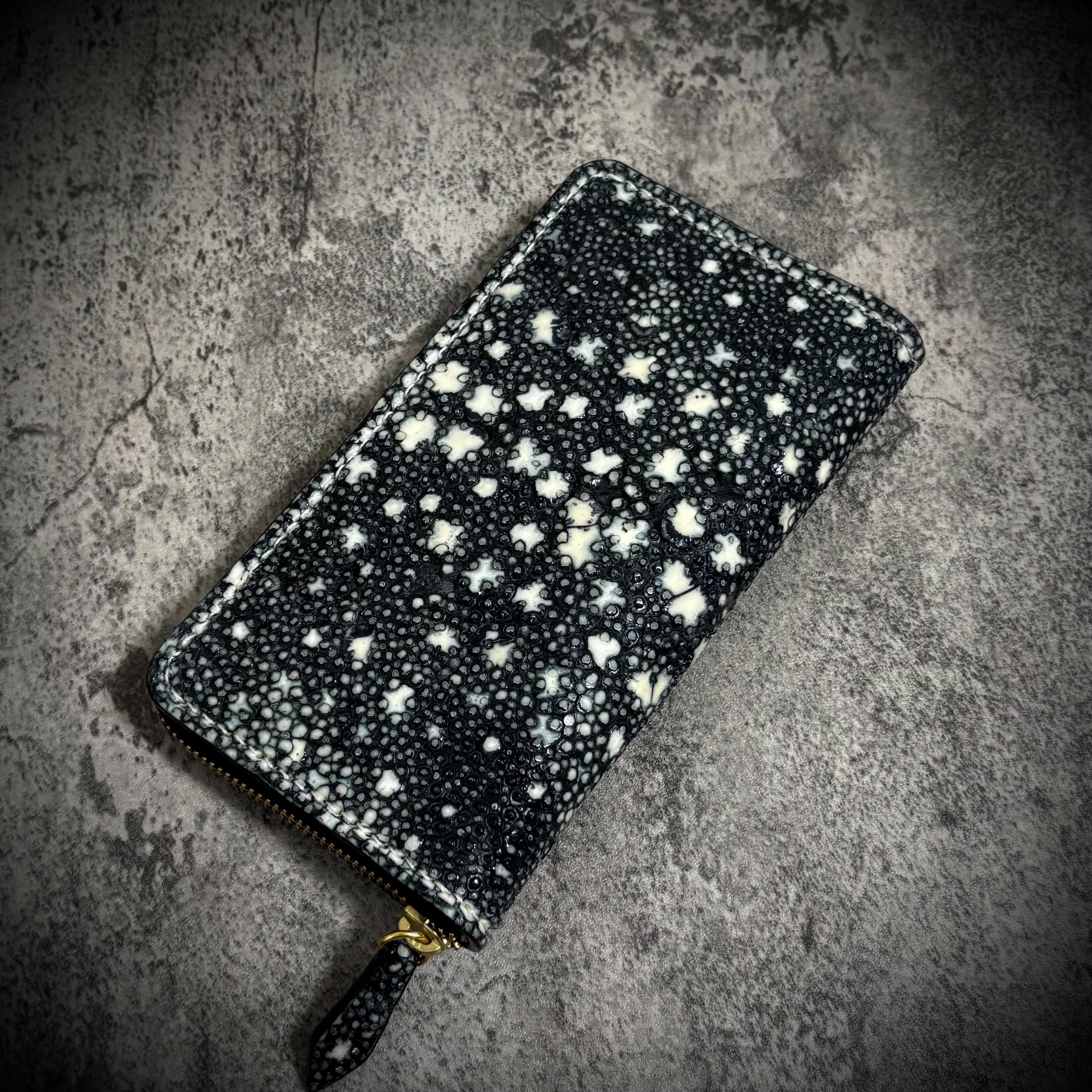 圧倒的な収納力 スタースティングレイ ダブルジッパー 長財布