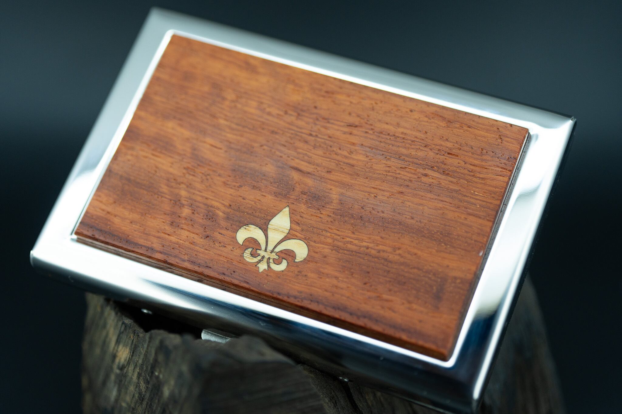 ※【朱色の銘木】 花梨 カードケース silver フルールドリス