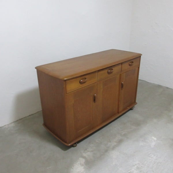 イギリス ビンテージ 家具 Priory サイドボード キャスター 6877d イギリス ビンテージ 家具 Priory サイドボード キャスター 6877d