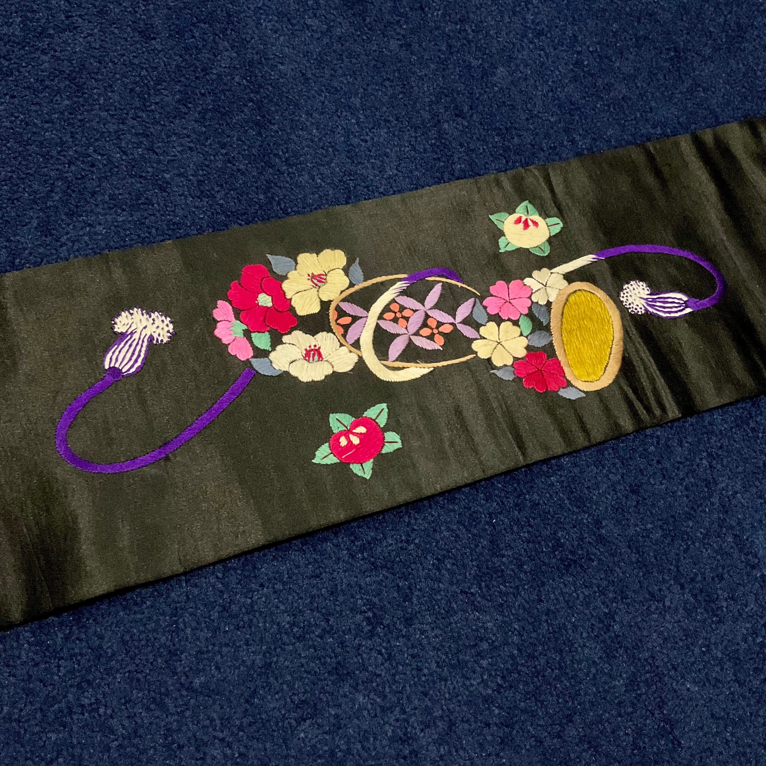 花つづみ*鼓 刺繍 房 紐 牡丹 椿 桜 橘 繻子 黒 アンティーク 花つづみ*鼓 刺繍 房 紐 牡丹 椿 桜 橘 繻子 黒 アンティーク