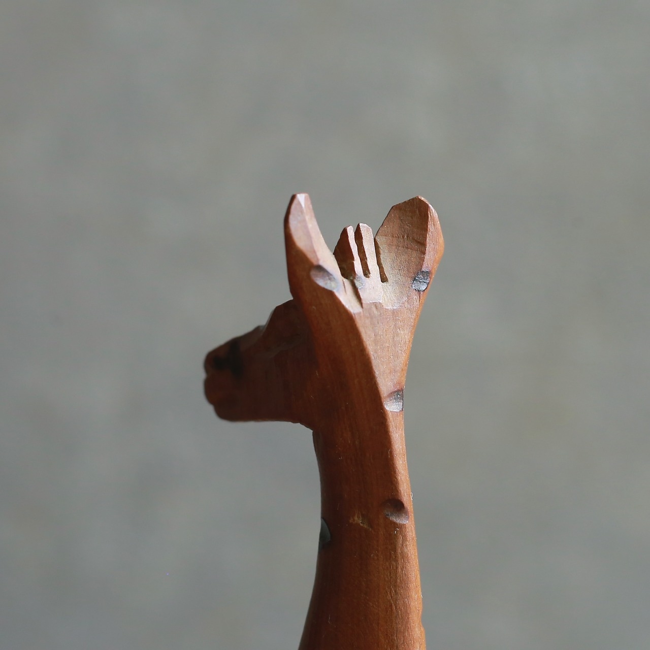 ケニヤからやってきた、木彫りのキリン