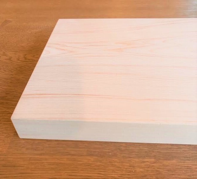シンプル・無垢材のヒノキの木のまな板・カッティングボード