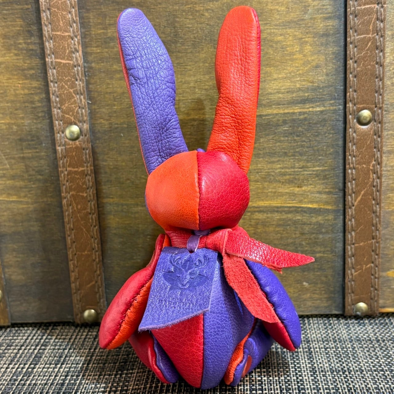 【ジビエレザー鹿革】ベルラビ★マイスターの手作り「ベルズラビット」トリプル広島カラー（野球、サッカー、バスケ）　写真の1点販売です