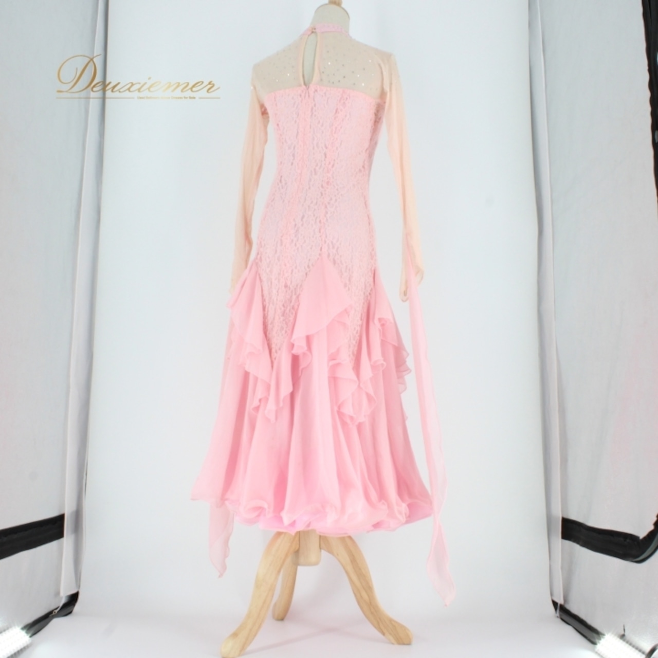 社交ダンス 衣装 スタンダード ドレス ワンピース パーティドレス ピンク系 Create-Sun クリエイトサン フロート ラインストーン レース 花柄 春色 フェミニン 華やか セクシー ドレープ シルエット パーティー コスチューム サイズ36 着用感 バリエーション 特別イベント ステージ コミュニティ ダンスレッスン ストレッチ 透け感 高級感 ぺプラム スカート付き トレンド トレンディ