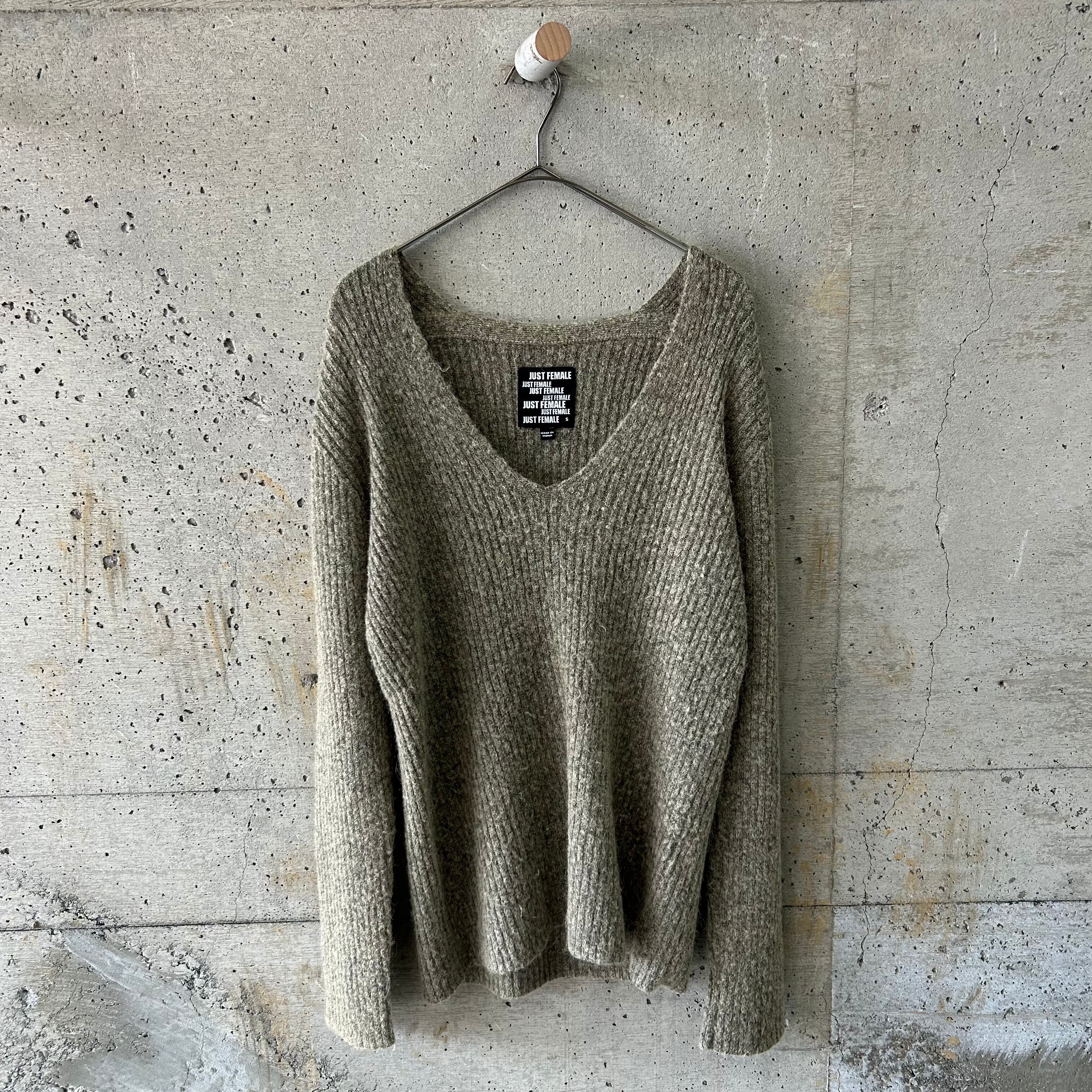 Grey V-neck mohair knit