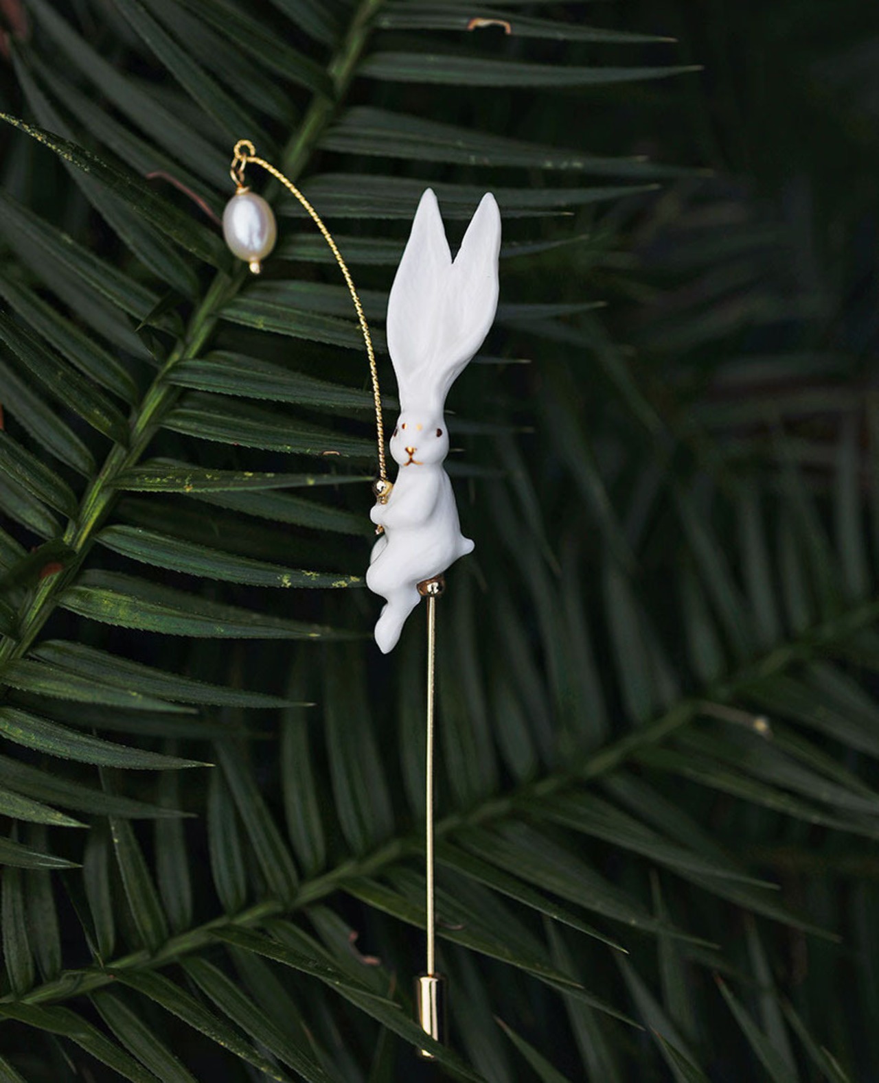 不思議の国の案内人ⅴ〜白うさぎのブローチ〜 M23003