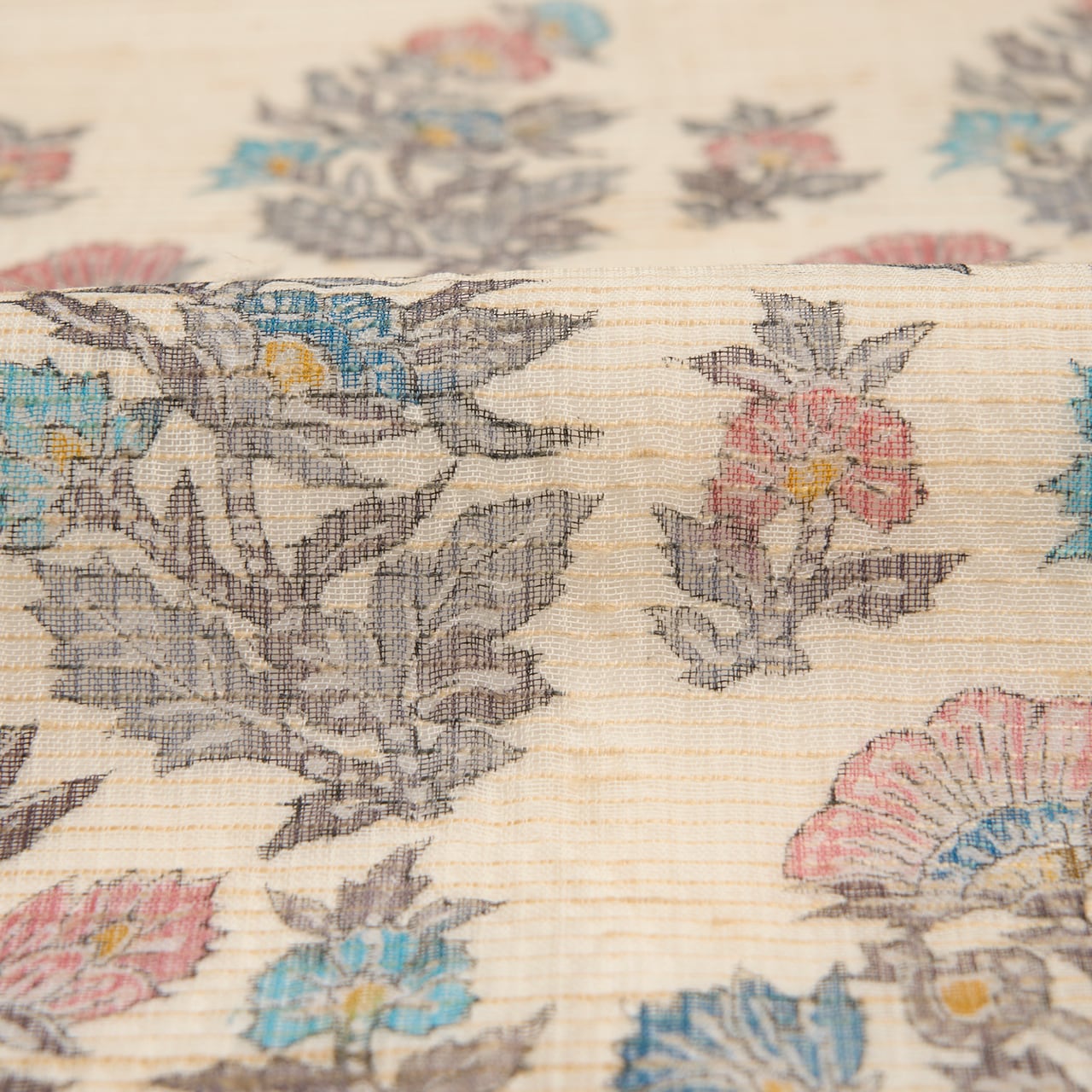 愛らしい紬の名古屋帯薄茶ぼかしのアイボリー色紬地に華やか抽象花模様