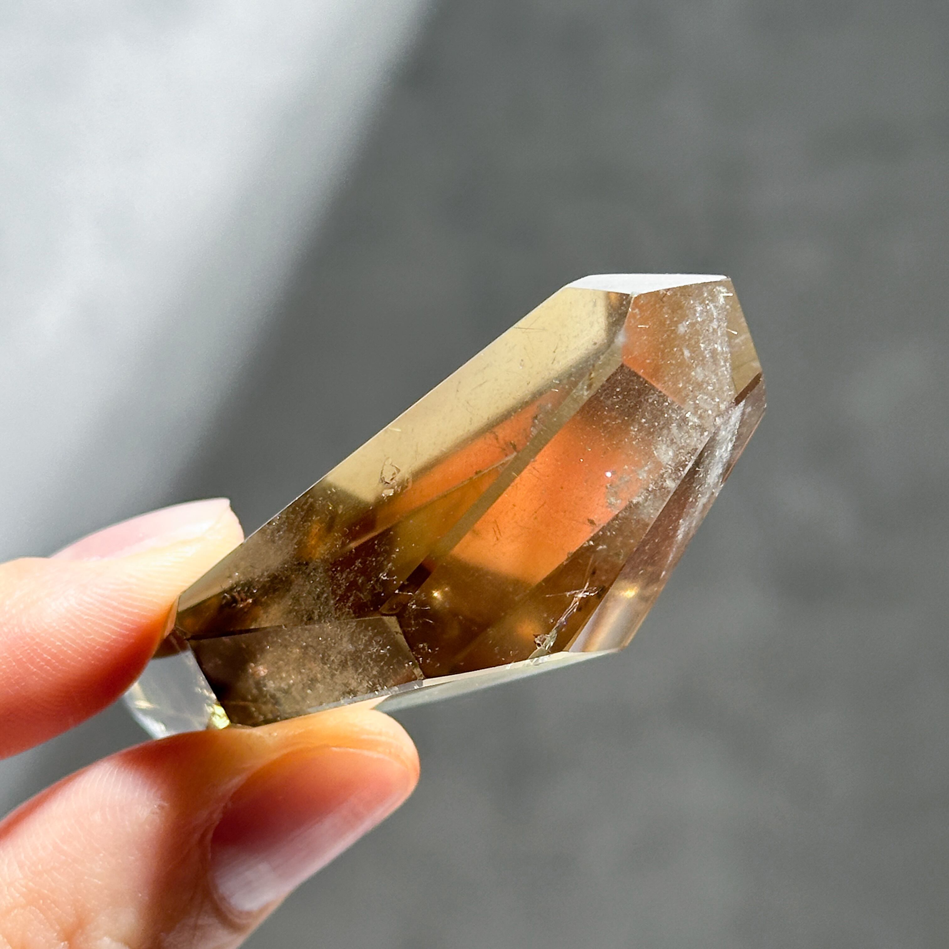 ファントム・虹◎シトリン（黄水晶） フリーフォーム45◇ Citrine
