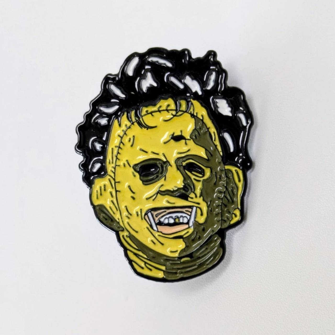 送料無料！ ★ピンズ PINS★ピンバッジ 【 悪魔のいけにえ 】 レザーフェイス / ババ・ソーヤー “ FACE ”〚アメリカン雑貨 アメトイ〛
