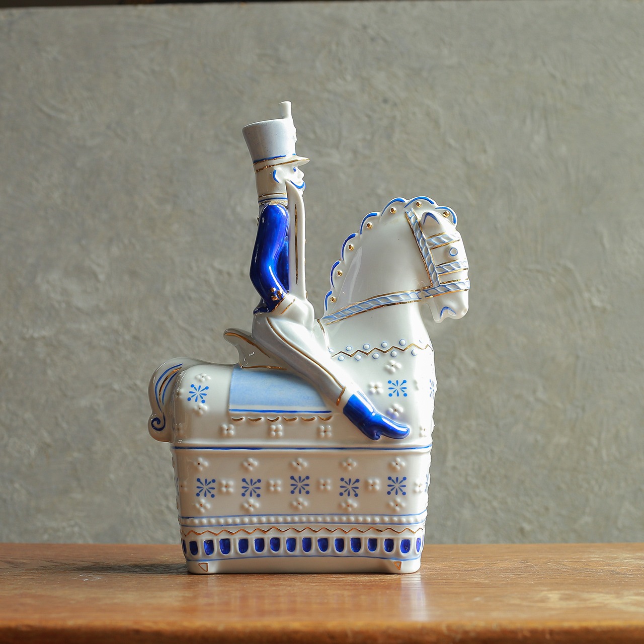 ハンガリーから届いた、磁器の騎兵