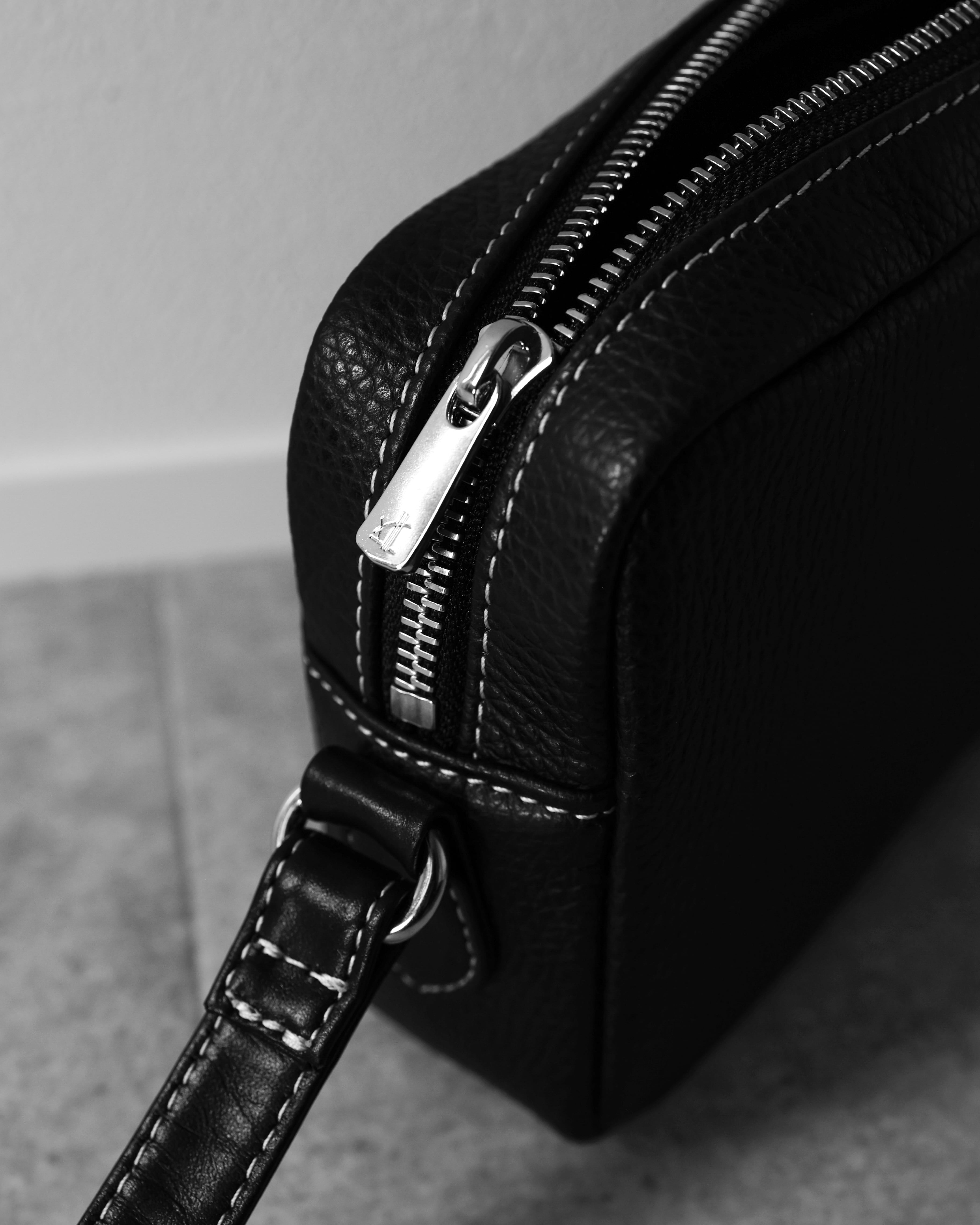 Italian Emboss Leather Mini Shoulder Bag【イタリア・マストロット社