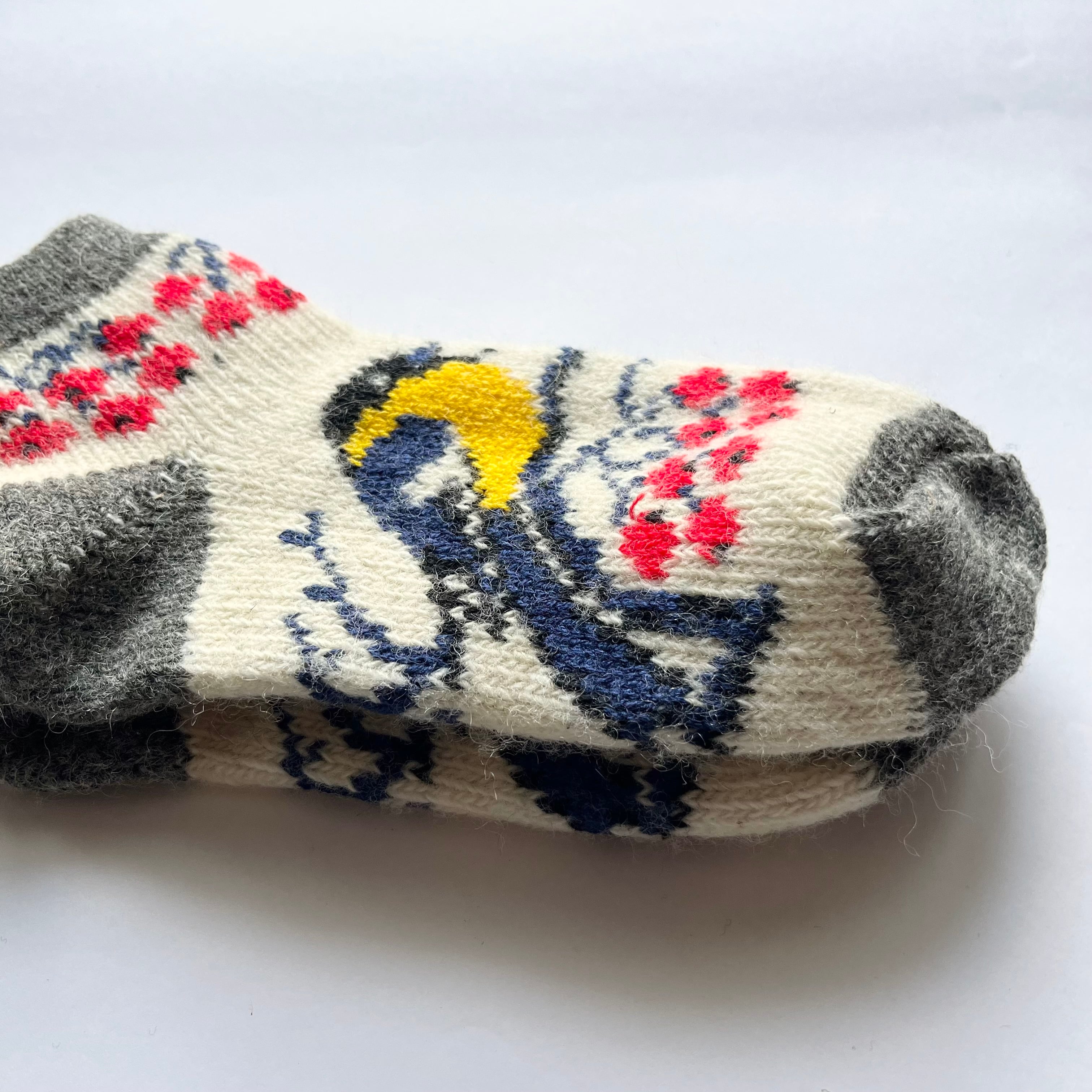 ウクライナ支援/くるぶし丈ウールソックス(鳥とナナカマド柄)