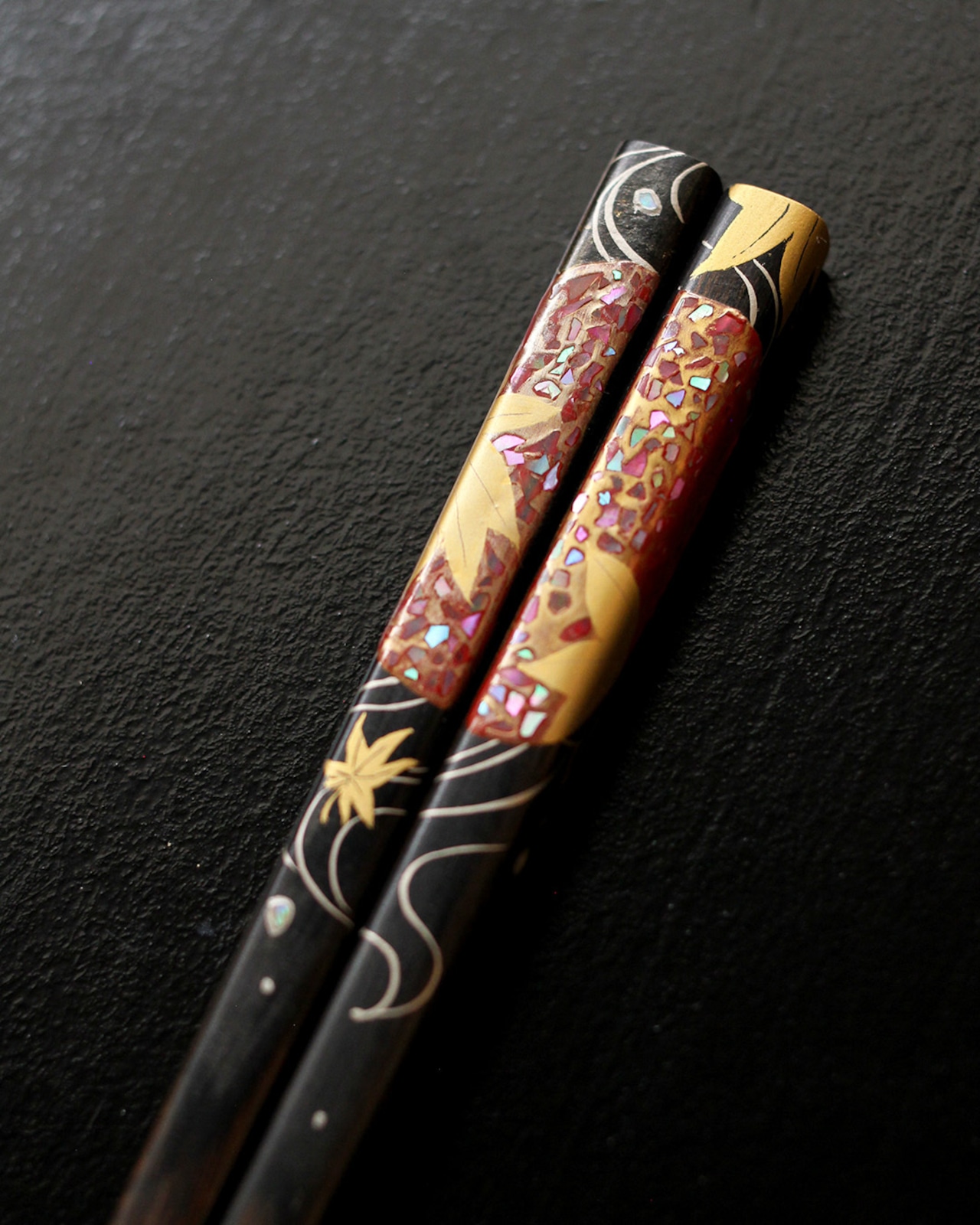 丸窓　秋紅紅葉　螺鈿
