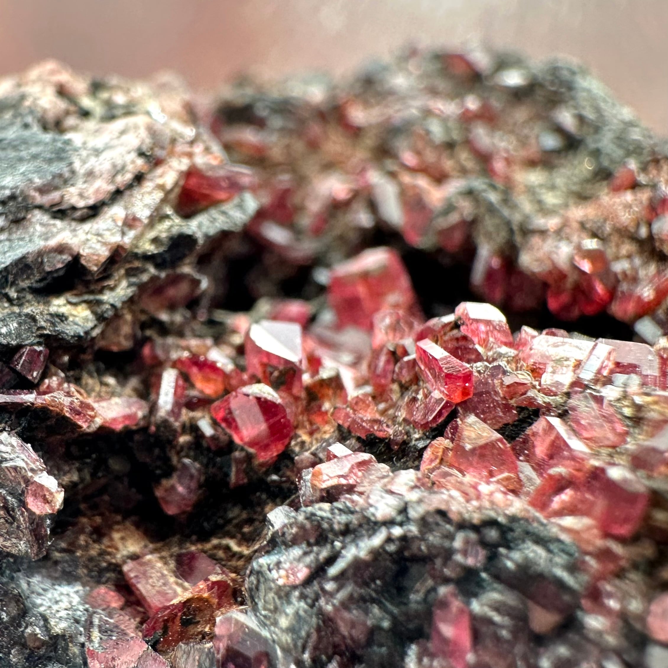 パイロクスマンガン石【Pyroxmangite】愛知県産 | PEANUTS MINERALS