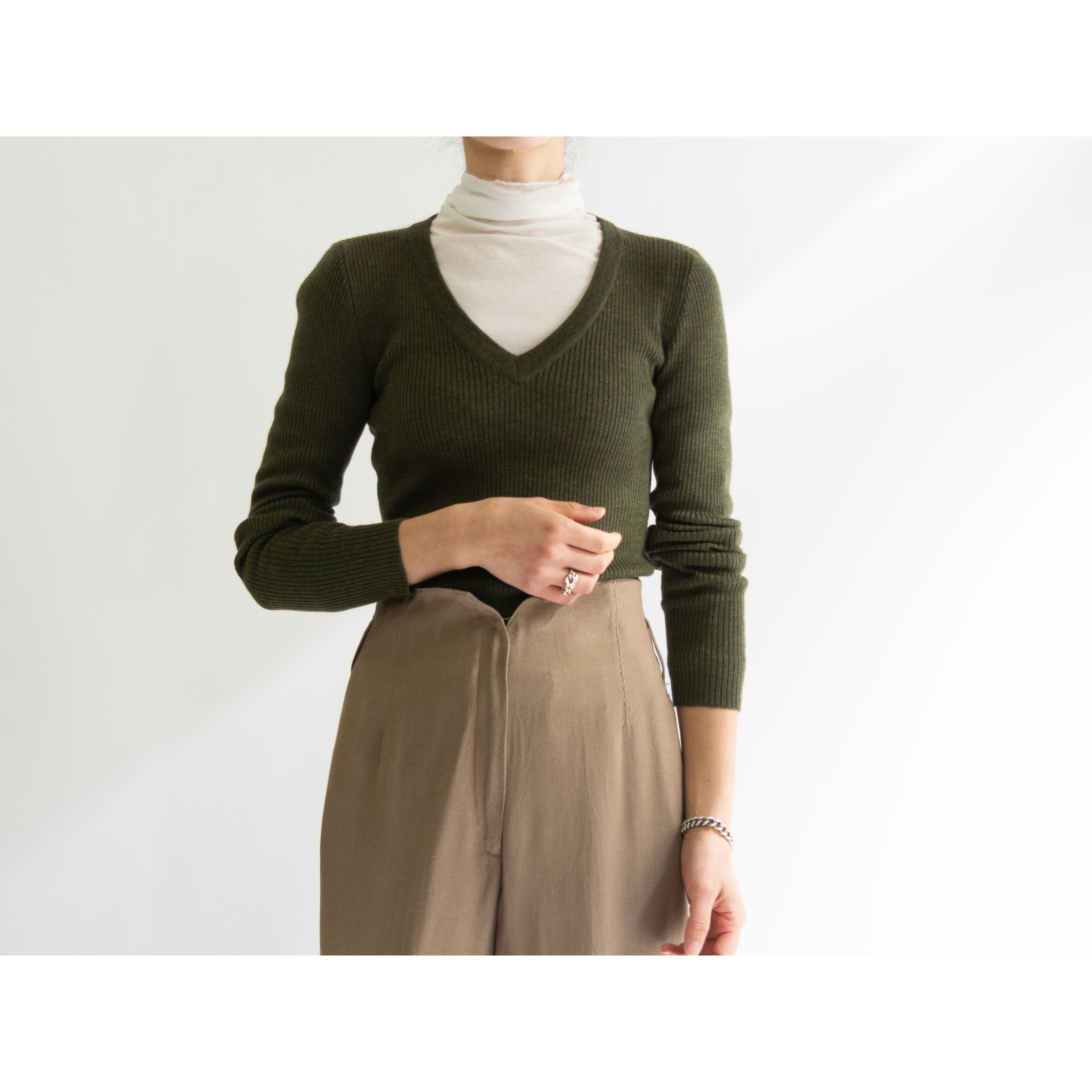 【miu miu】Made in Italy Wool Lib Knit Sweater（ミュウミュウ イタリア製ウールリブニット Vネックセーター）