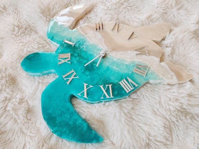 475.オーシャンレジンアート 壁掛けホヌ時計 小