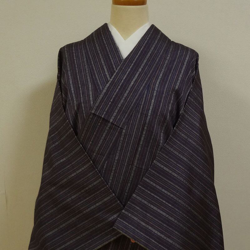 黒地に大柄の赤い花 大島紬 | アンティーク・リサイクルきもの ひとひら