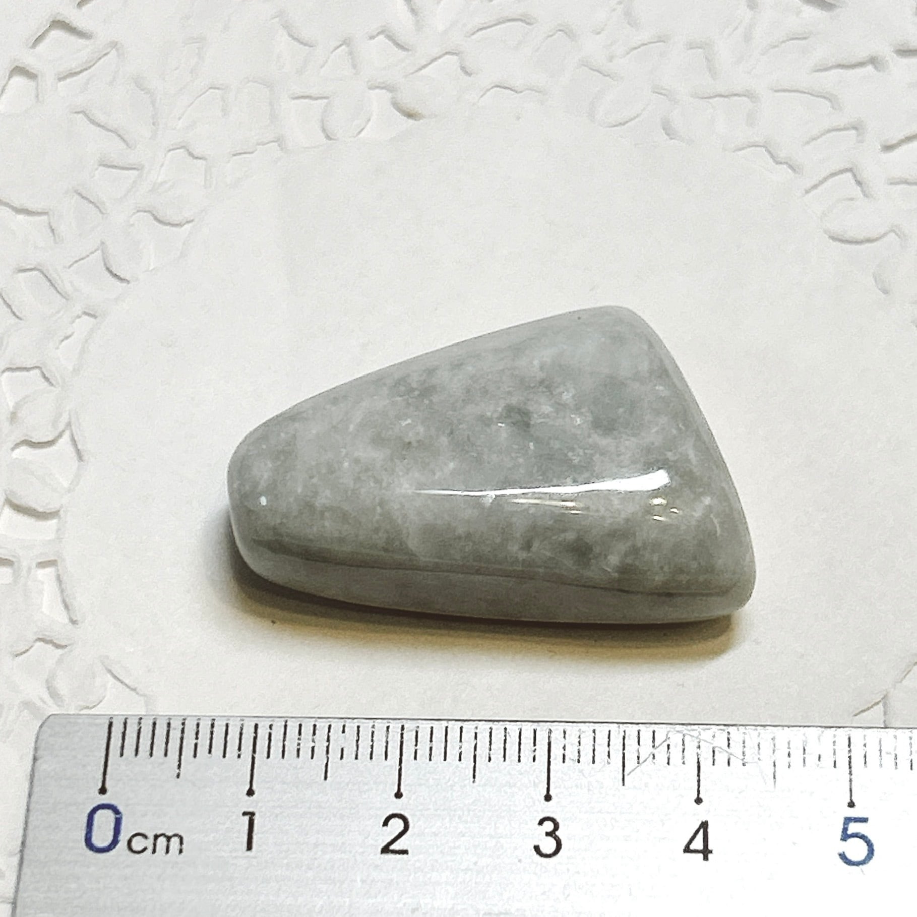 17955】 翡翠 ミャンマー産 ヒスイ ひすい ジェード タンブル 磨き石