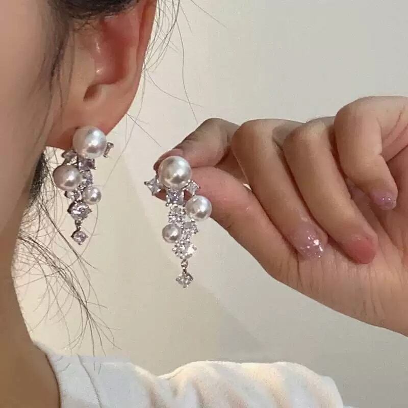 ビジューピアス