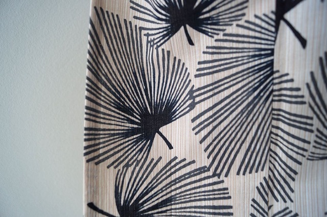 【浴衣】砂色に濃紺・植物文　浴衣