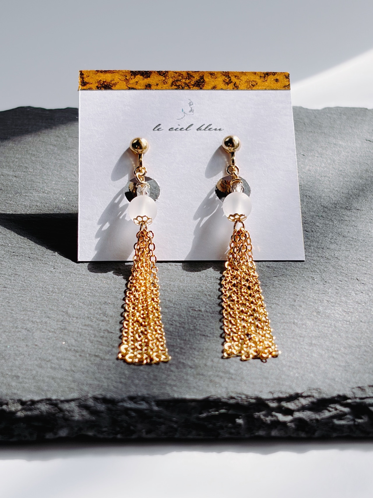 耳元揺れるイヤリング 水晶 ゴールド/シルバー