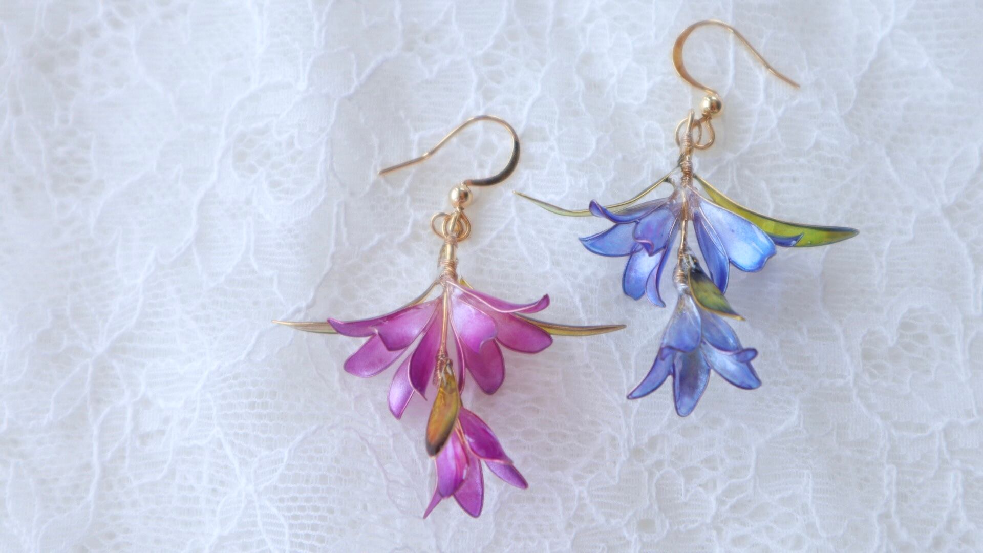 【1250】球体デザインの青紫色ピアス 1250】球体デザインの青紫色ピアス 青紫の竜胆のピアス/イヤリング