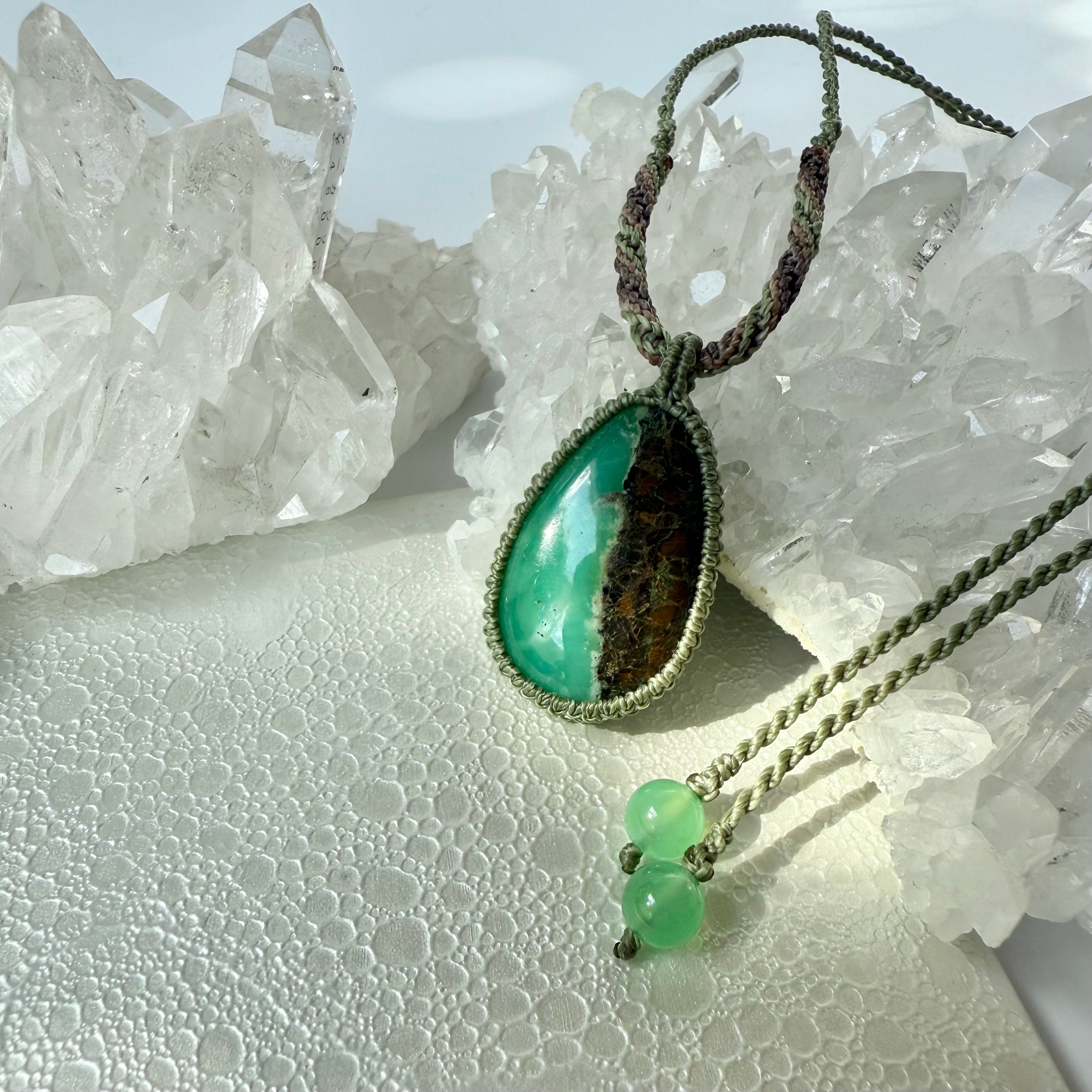 ネット限定 § マクラメ編み § 母岩付きクリソプレーズ § しずく型