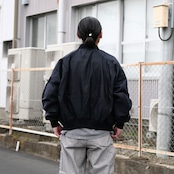 INTERIM(インテリム)襟レザーカバーオール、AUBERGE(オーベルジュ)ヒッコリーストライプパンツコーディネート