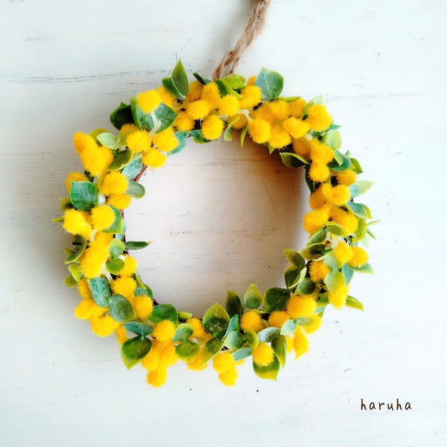 ミモザとユーカリの小さめアートフラワーリース お花屋さんアトリエharuha はるは ミモザとユーカリの小さめアートフラワーリース お花屋さんアトリエharuha はるは