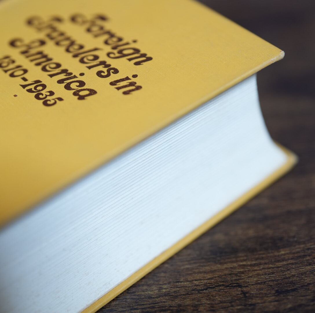 インテリアに最適な分厚い黄色の洋書 Vintage Book 古書 インテリアに最適な分厚い黄色の洋書 Vintage Book 古書
