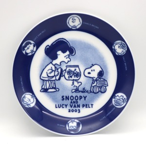 SNOOPY・スヌーピーイヤープレート・飾り皿・洋食器・飾り台付・2003年・No.201011-62・梱包サイズ60