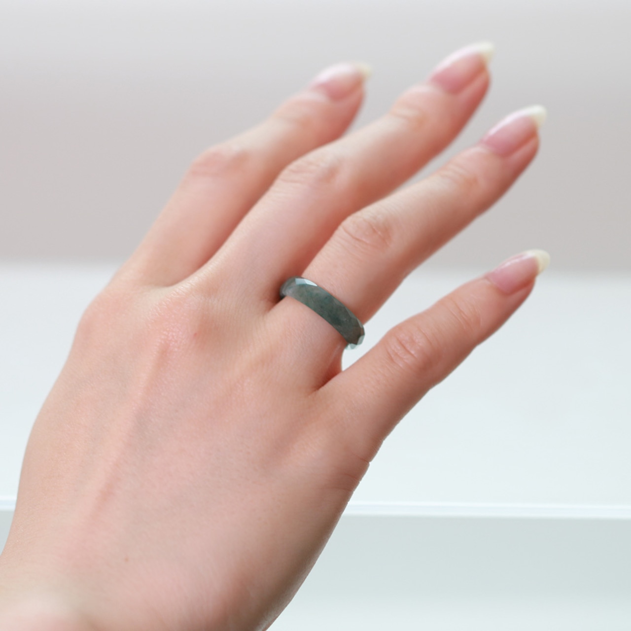 【8号】 Guatemala Cut 翡翠くり抜き甲丸リング A貨翡翠 jd_rg2411