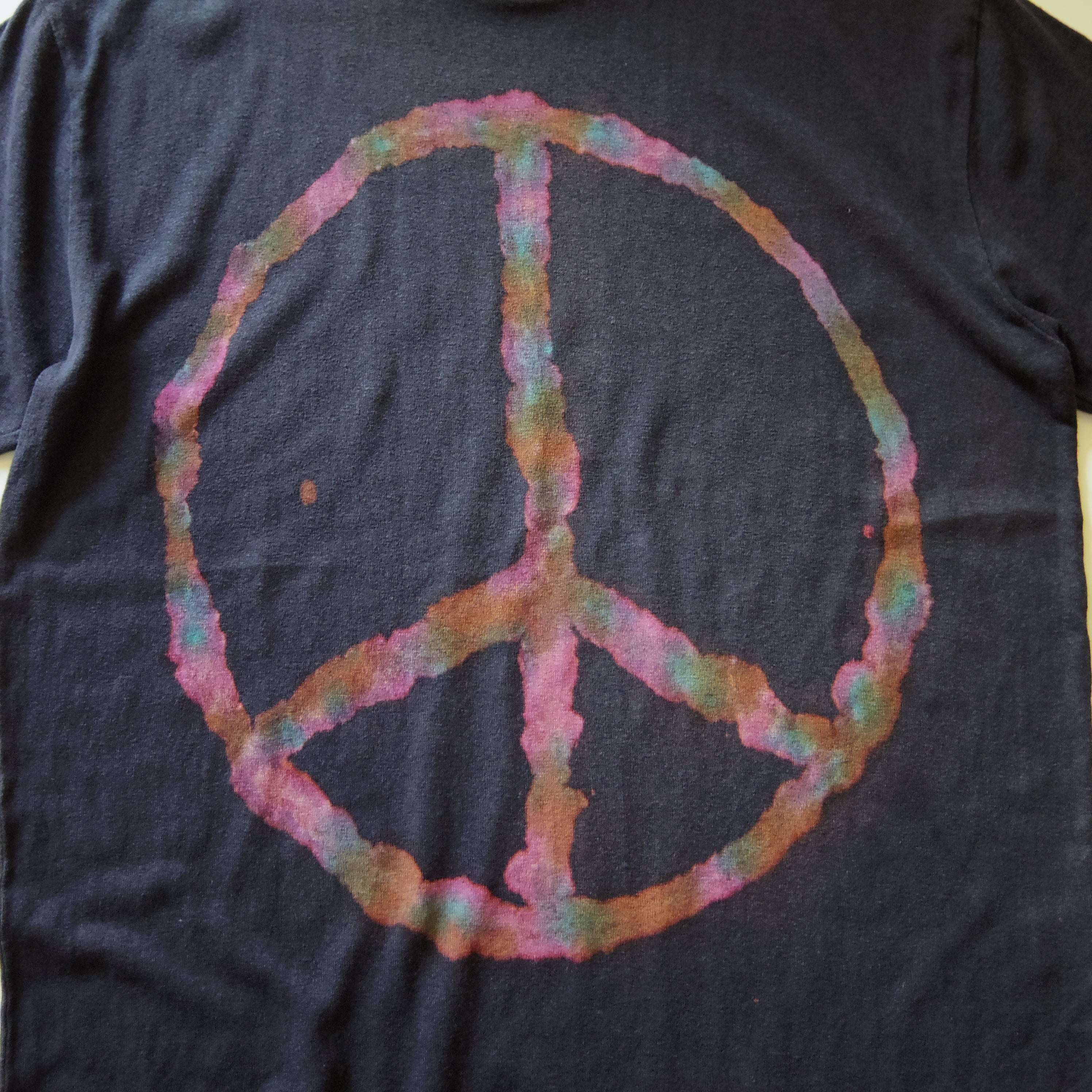 PEACE☮” 抜染 タイダイ ヘンプコットン Tシャツ -sumikuro- | TKHOME