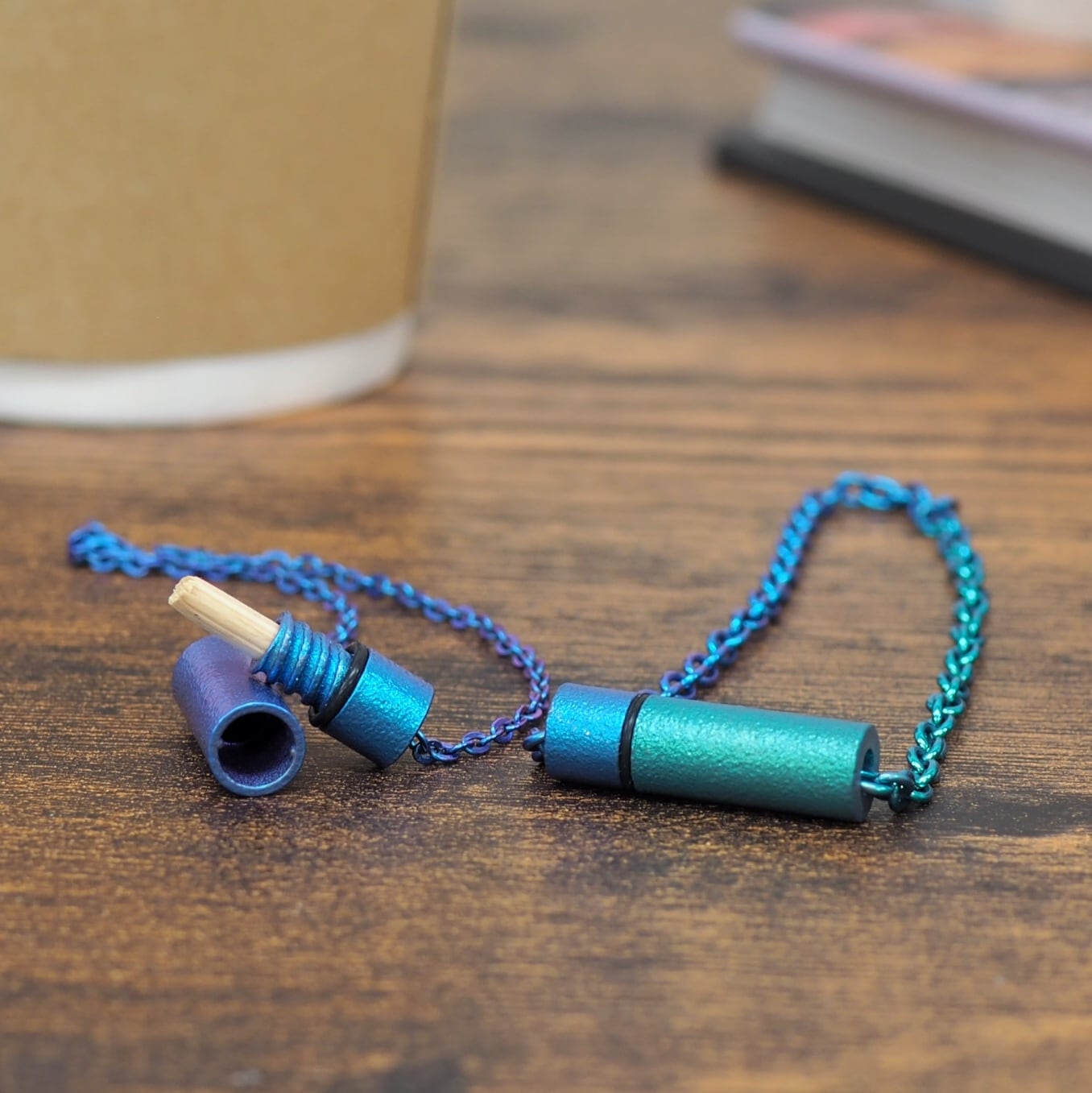 持ち歩くアロマディフューザー futo ブレスレット | Arikata － チタン